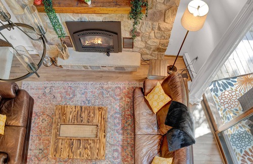 Lake Harmony Ski Chalet | Cushy Bee Chalet/Hot Tub/Game Room/Grill/Deck