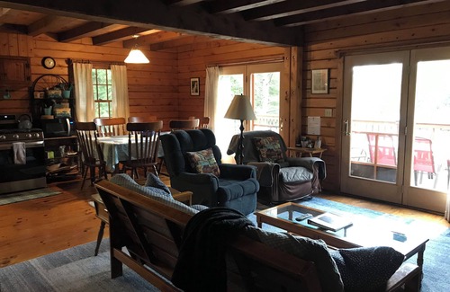 Fair Haven Cabin | Custom 3-br Log Home: Perch Pond