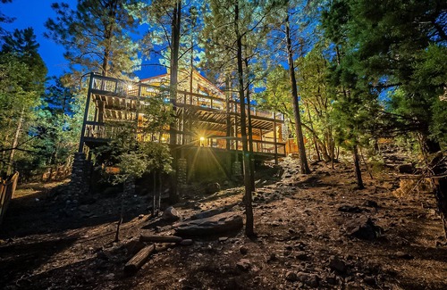Pinetop Cabin | Custom 6 Bedroom 4 full bathrooms Cabin with Amazing hillside Views, fenced lot.