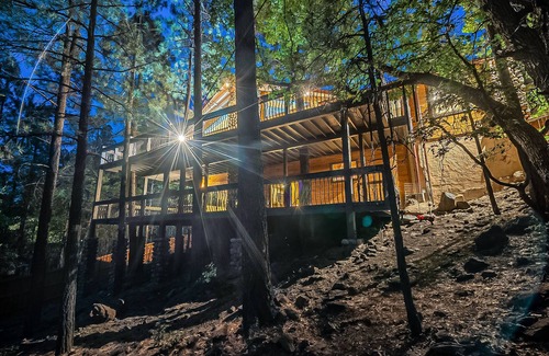 Pinetop Cabin | Custom 6 Bedroom 4 full bathrooms Cabin with Amazing hillside Views, fenced lot.