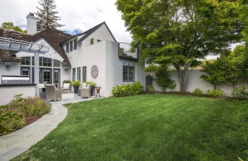Old Palo Alto House | Custom Home minutes to Stanford University & Medical Center. Private setting!