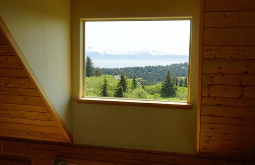 Homer House | Custom Log Cabin with Amazing Views - great for couples and families!