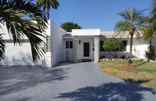 Lighthouse Point House | CUSTOM LUXURY POOL HOME 4 BD/ 3.1 BA