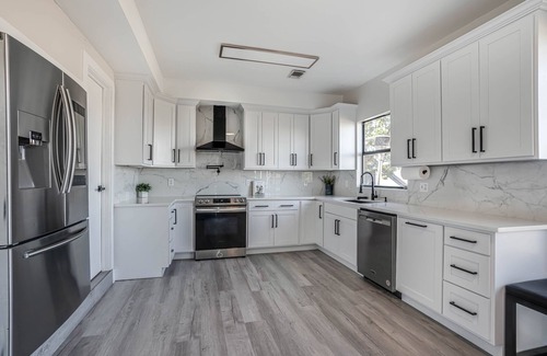 Crownridge of Texas House | Custom Modern hill country home! Prime location w/scenic views and game room!