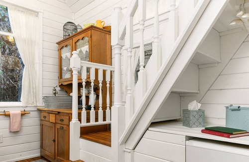 Kerns House | ❤️Custom Tiny w/ Cottage Vibes, Firepit, Kitchen, Next to PDX's Best Eats✨