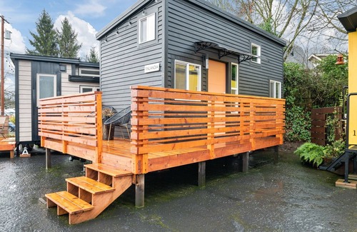 Kerns House | ❤️Custom Tiny w/ Finnish Vibes, Firepit, Kitchen, Next to PDX's Best Eats✨