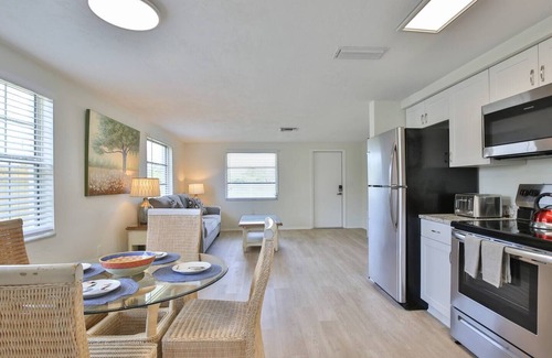 South Gate Ridge House | Cute 2 bedroom home close to it all.