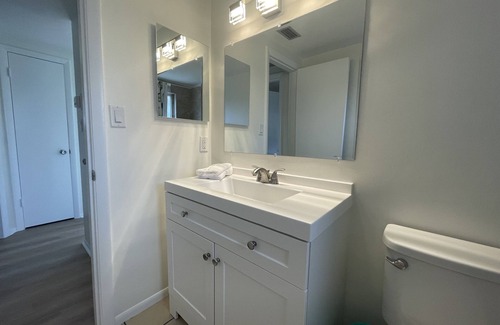 South Gate Ridge House | Cute 2 bedroom home close to it all.
