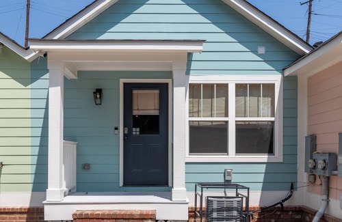 Cooper-Young Historic District House | Cute 2 bedroom pet family friendly great backyard
