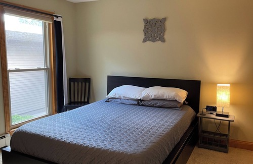 Chaska Condo | Cute and Cozy Chaska getaway! Great location and Pet friendly!