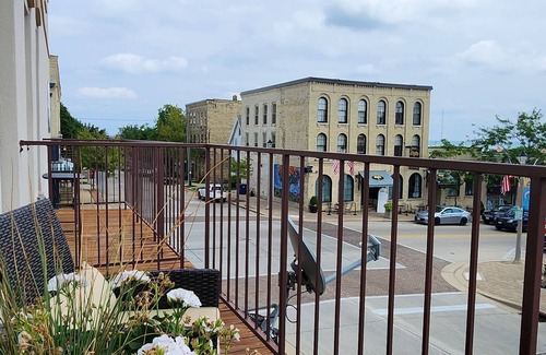 Port Washington Apartment | Cute apartment with view of Lake Michigan located downtown Port Washington, WI.