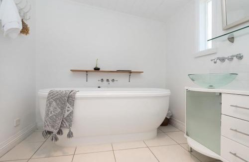 Evandale House | Cute as A Button Cottage in Charming Evandale