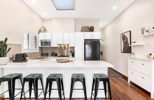 Parkside House | Cute as a Button - Picket Fence 3 Bed Stylish Home