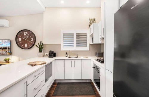 Parkside House | Cute as a Button - Picket Fence 3 Bed Stylish Home
