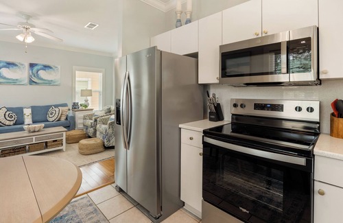 Ono Island Condo | Cute Bungalow! Awesome Amenities! The Best Pool! 3 Minutes To White Beach!