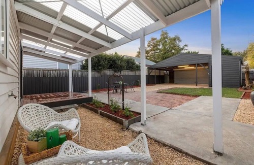 Lake Wendouree House | Cute comfortable cottage in the heart of Ballarat