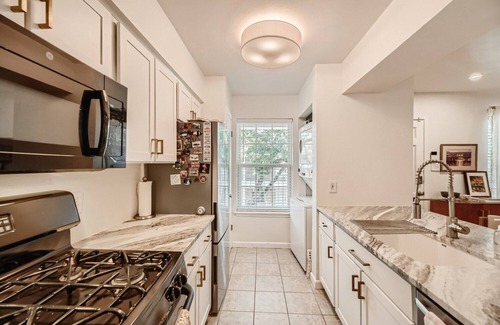 Barton Hills Condo | Cute condo close to everything!