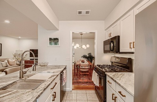 Barton Hills Condo | Cute condo close to everything!