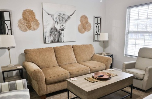 Oxford House | Cute & Cozy 3BR/2BA rancher w/King Bed