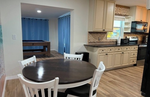 Spring Hill House | Cute & Cozy home/Waterfront/Pool Table!