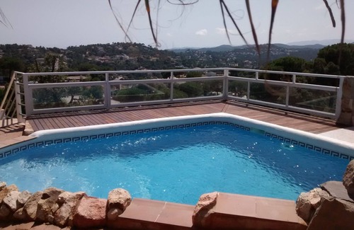 Vidreres House | Cute holiday accomodation with fantastic panoramic view.