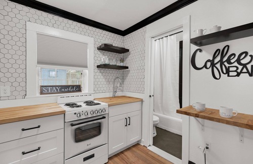 Downtown Cottage | Cute little cottage located 2 blocks from the heart of Downtown Pensacola.