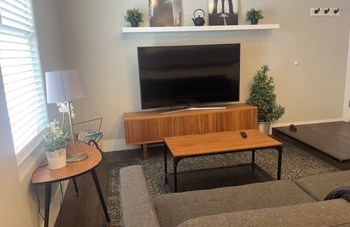 Downtown Omaha Apartment | Cute Modern Apartment in Downtown Omaha