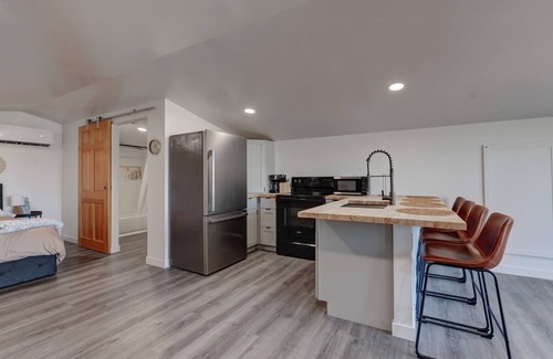 Metolius Apartment | Cute Nest Close to Cove Palisades 1-bedroom studio apartment
