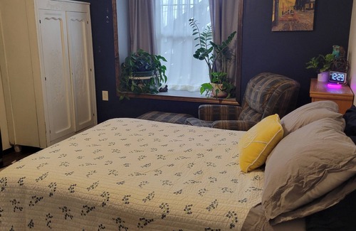 Forest City Apartment | Cute & quiet studio apartment downtown Forest City!