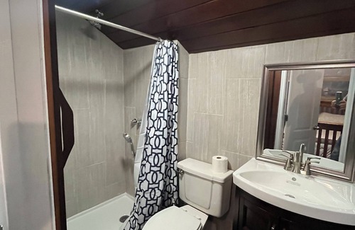 Fellowship Apartment | Cute studio, pets welcome, 8 mins to HITS, 20 mins to WEC, 10 mins to shopping