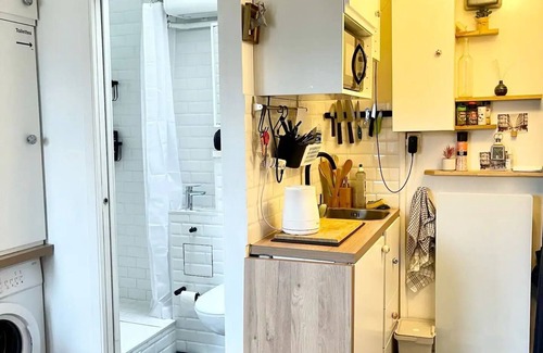Quartier Saint-Ambroise Apartment | Cute studio with a view Paris Saint Ambroise