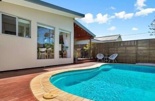 Margate House | Cutts Cottage - Modern retreat with private pool