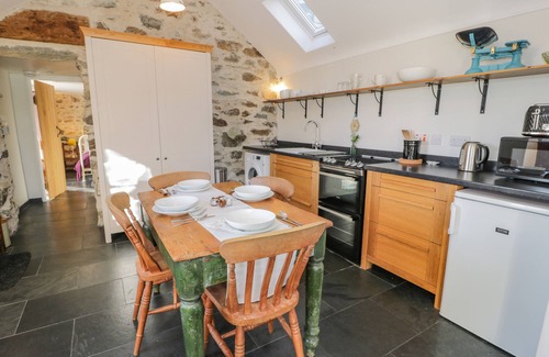 Llanfaethlu Cottage | CWCH GWENYN, character holiday cottage in Llanfachraeth