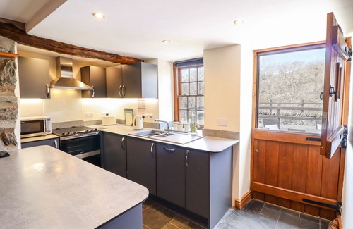 Llanbedr Cottage | CWM YR AFON COTTAGE, pet friendly, with open fire in Llanbedr