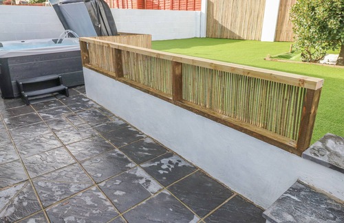 Burry Port Cottage | CWTCH AR Y MOR, pet friendly, with hot tub in Burry Port