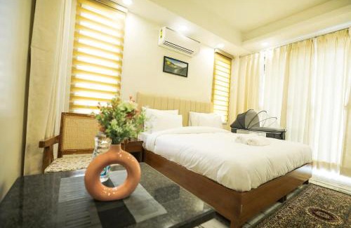 Sushant Lok Apartment | Cyber hub retreat near Horizon center