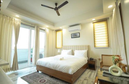 Sushant Lok Apartment | Cyber hub retreat near Horizon center