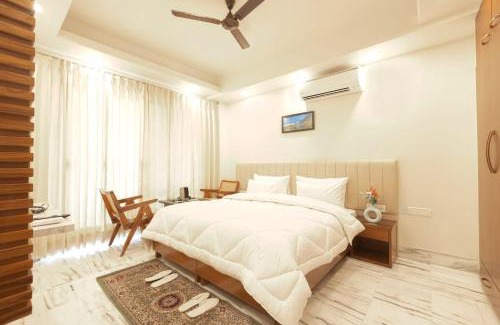 Sushant Lok Apartment | Cyber hub retreat near Horizon center