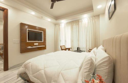 Sushant Lok Apartment | Cyber hub retreat near Horizon center