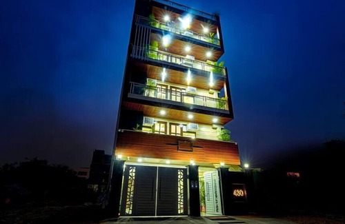 Sector 26A Apartment | Cyber Hub retreat near Global foyer