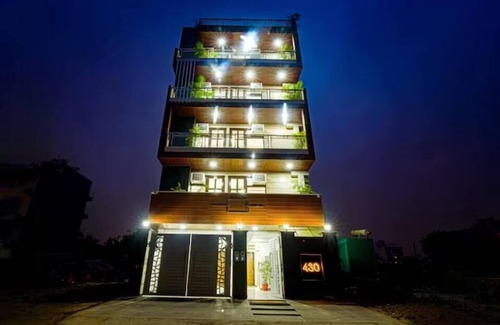 DLF City Apartment | Cyber retreat 1Bhk with Gym and balcony