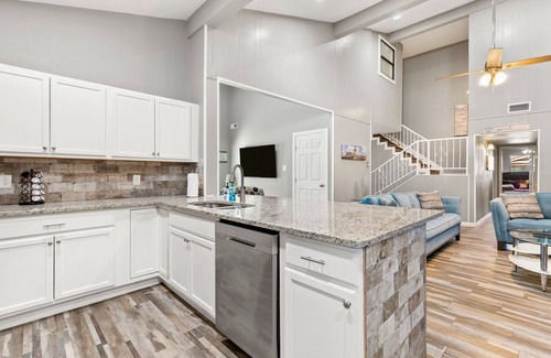 Leon Valley House | CYC Mega House with BBQ Gazebo