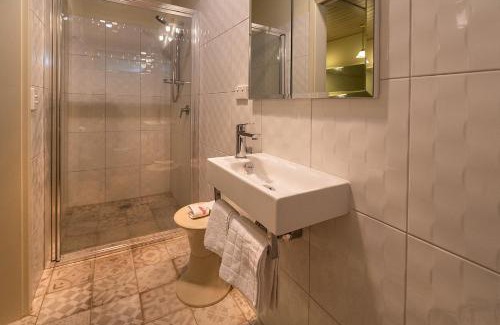 Newington House | Cygnet, Studio on Sturt