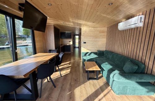Borek Boat Rental | House Boat s výhledem na Wake Port