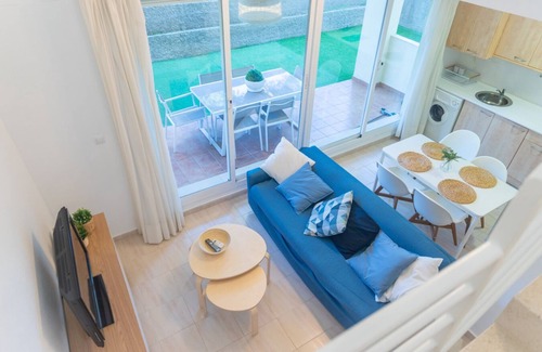 Los Canos de Meca Apartment | Dúplex con piscina, garaje y jardín, frente a la playa de los Caños de Meca.