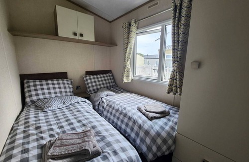 St Margaret's at Cliffe Cabin | D&AShortBreaks-StMargaretsBay-WiFi-Parking