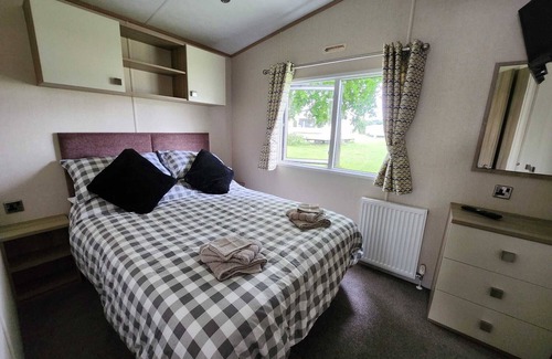 St Margaret's at Cliffe Cabin | D&AShortBreaks-StMargaretsBay-WiFi-Parking