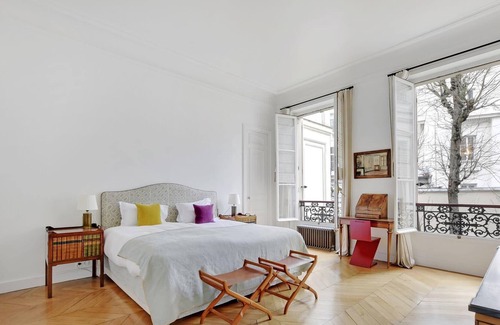 Pigalle Apartment | D'aumale I Spacious 3 Bedroom Apartment in the 9th