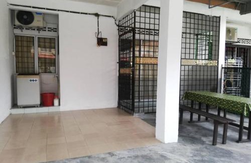 Banting House | D'Haja 17 KLIA SEPANG with 2 Airconds & Wi-Fi