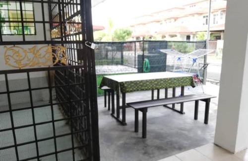 Banting House | D'Haja 17 KLIA SEPANG with 2 Airconds & Wi-Fi